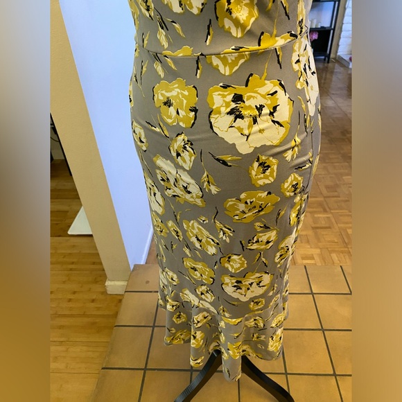 NWOT MERMAID DRESS GRAY FLOWER DESIGN - Picture 9 of 12